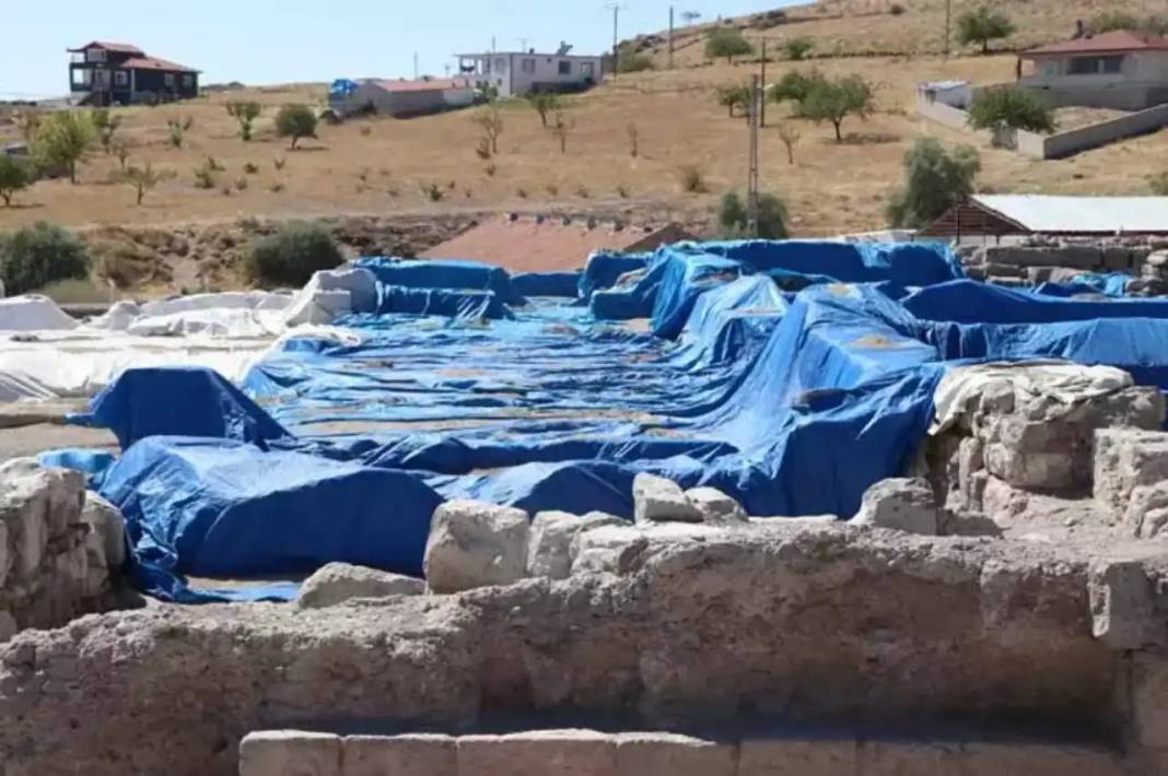 En Büyük Mozaik Kazısında Çocuk ve Yetişkin Mezarları Bulundu 7